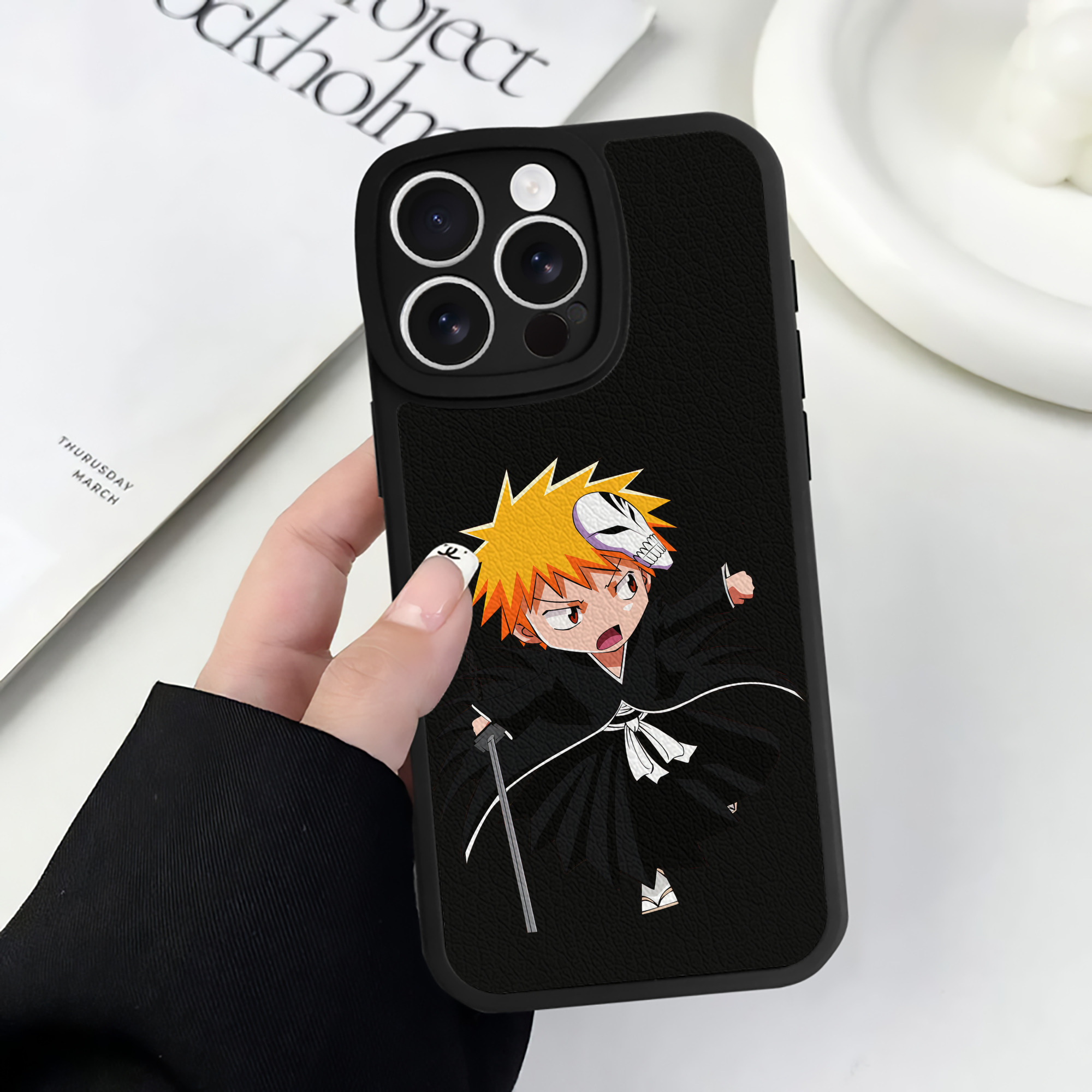 ブリーチ 黒崎一護（くろさき いちご）BLEACH Kurosaki Ichigo 【iPhone 16シリーズ対応】シリコンスマホケース（レザー調） 材質：シリコン
